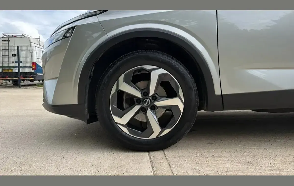 Used Nissan Qashqai N-Connecta 155 HP (114 kW) 2024 Silver SUV