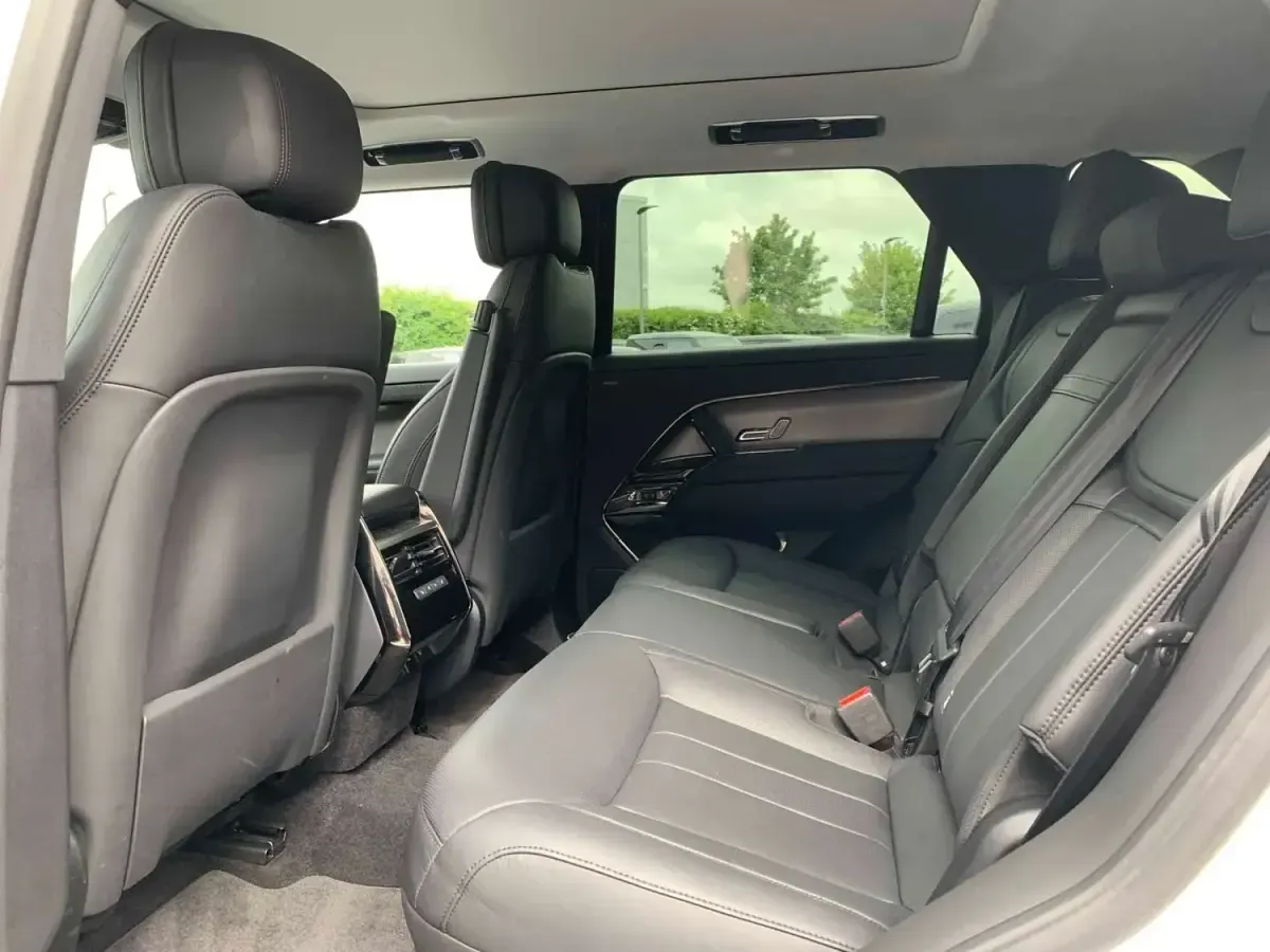 Second-hand Land Rover Range Rover Sport SE 300 CP (220 kW) 2023 Alb SUV