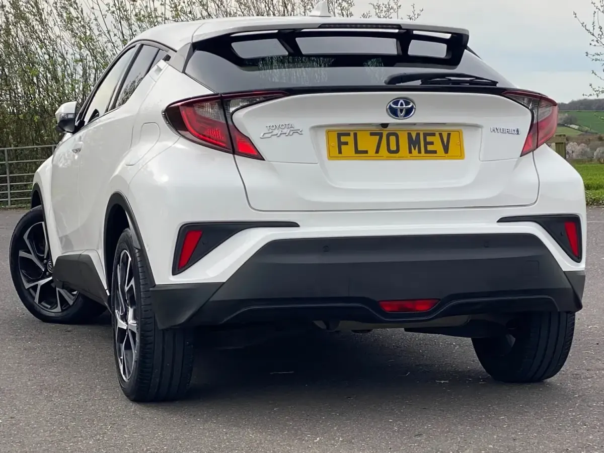 Second-hand Toyota C-HR Design 122 CP (89 kW) 2020 Alb SUV