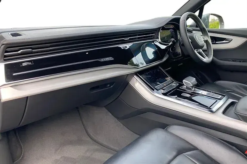 Used Audi Q7 S-Line 231 HP (169 kW) 2023 Daytona grey SUV