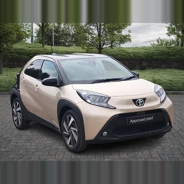 Ginger beige bitone New 2025 Toyota Aygo Hatchback | £17,250 (Fair price) - Image 1/3