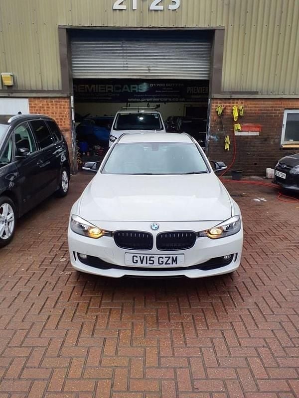 Used BMW 318 Comfort Edition 143 HP (105 kW) 2015 White Estate