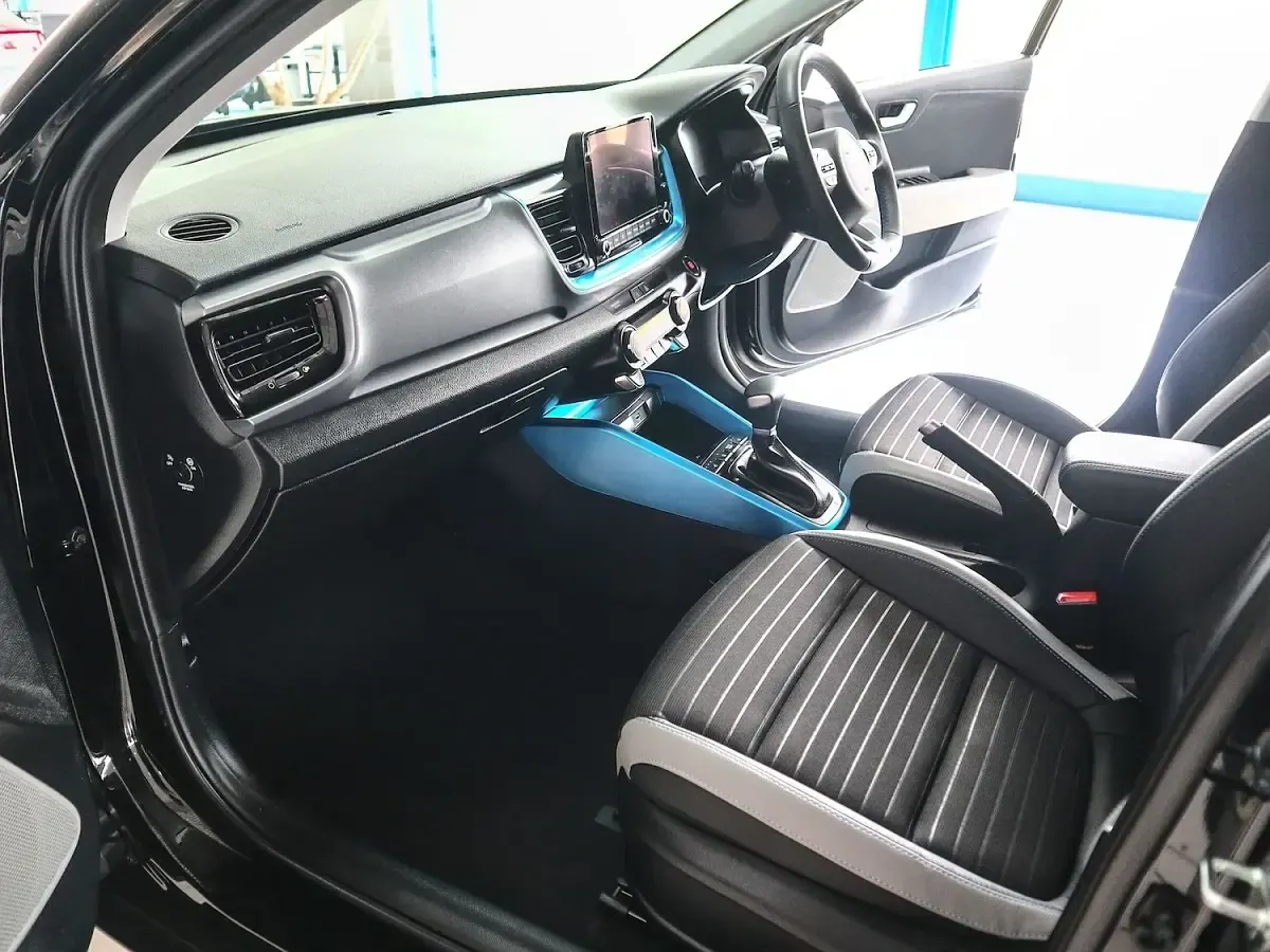 Used Kia Stonic 100 HP (73 kW) 2024 Black SUV