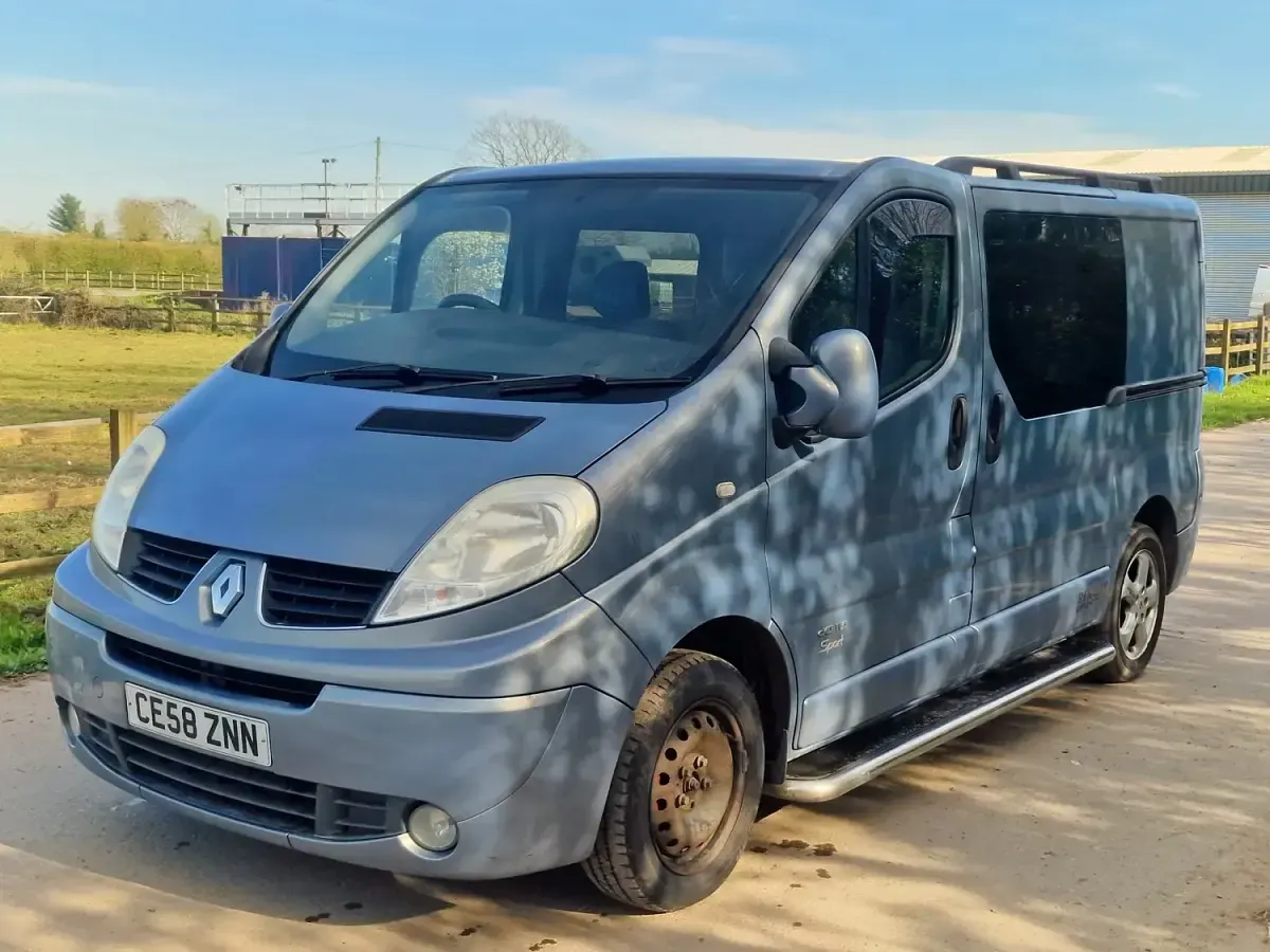 Begagnad Renault Trafic 110 HK (80 kW) 2008 Blå Minibuss