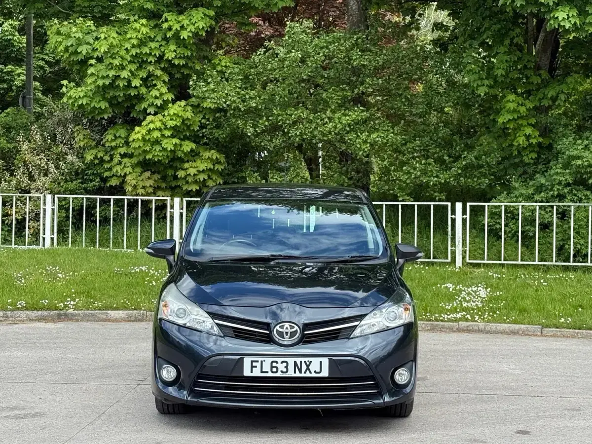 Used Toyota Verso 2013 Grey MPV