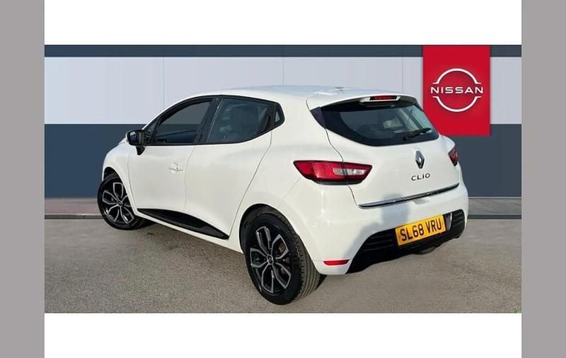 Used Renault Clio IV Play 75 HP (55 kW) 2018 White Hatchback