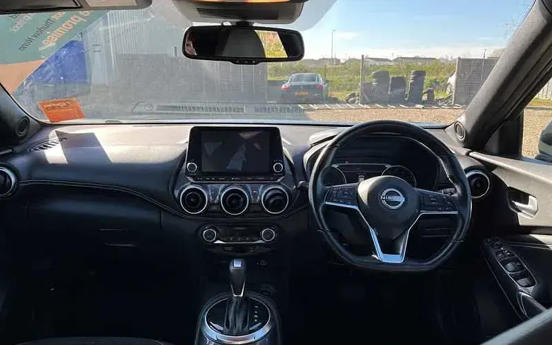 Used Nissan Juke N-Connecta 143 HP (105 kW) 2023 Grey SUV