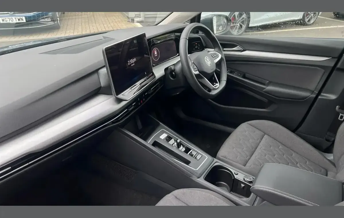 Usado VW Golf VIII Match 200 CV (147 kW) 2025 Gris Utilitario