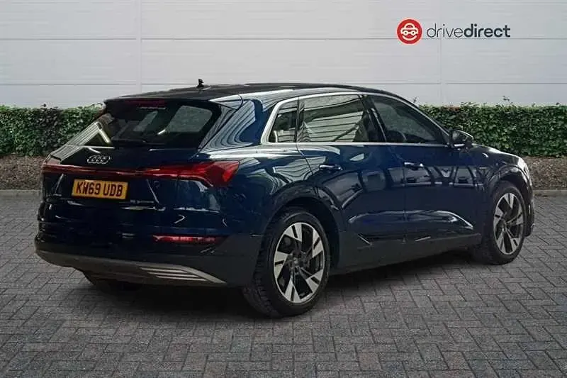 Usado Audi e-tron Advanced 300 kW (408 HP) 2020 Azul SUV