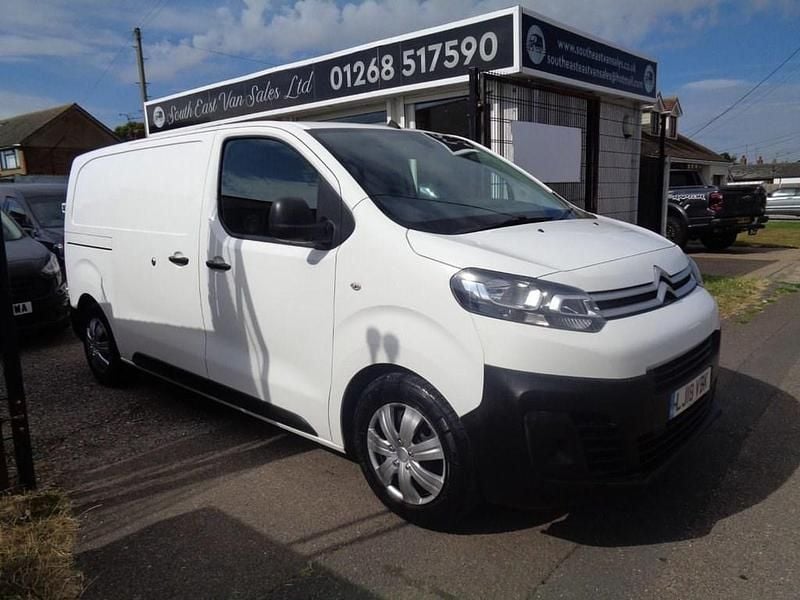 White Used 2018 Citroën Dispatch MPV | £6,995 (Good price) - Image 1/4