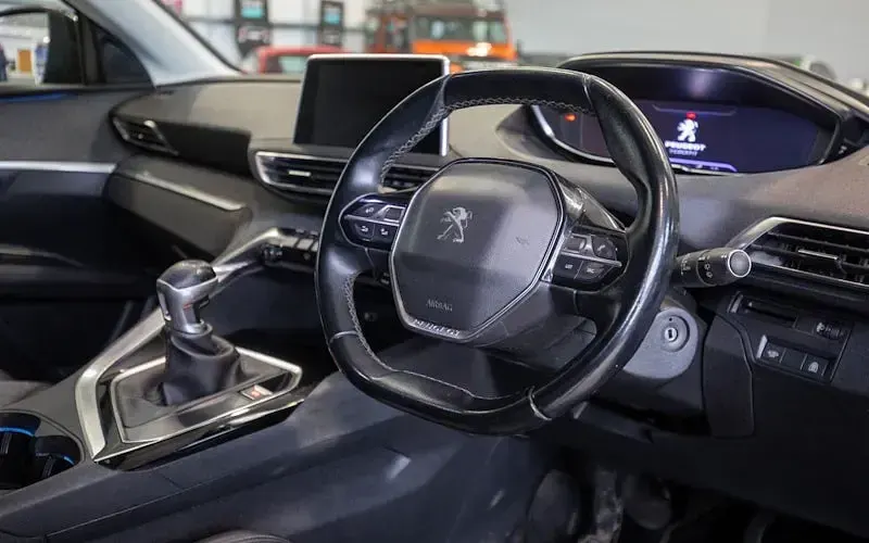 Used Peugeot 3008 Allure 131 HP (96 kW) 2019 Black SUV