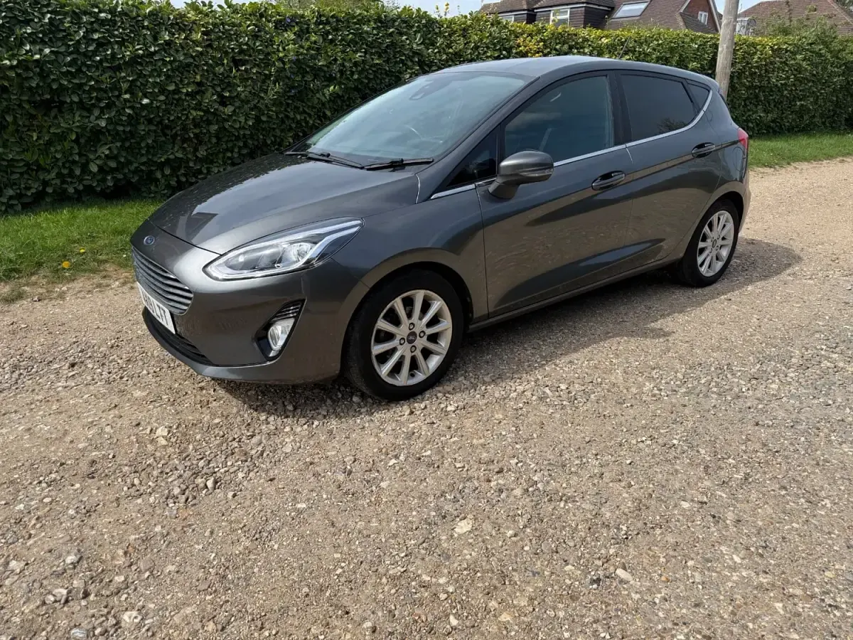 Begagnad Ford Fiesta Titanium 120 HK (88 kW) 2019 Grå Halvkombi