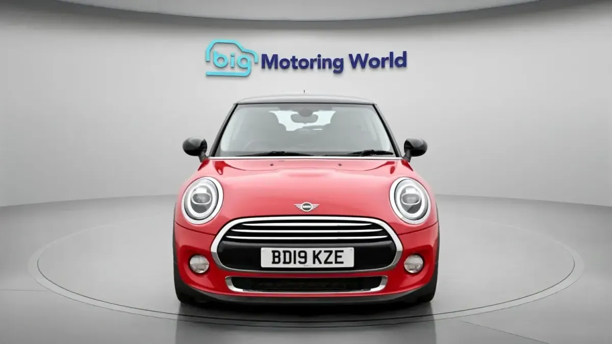 Usado Mini Cooper Exclusive 134 HP (98 kW) 2019 Vermelho Citadino