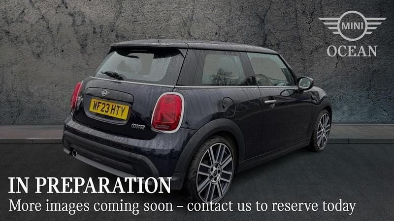 Usado Mini Cooper Exclusive 134 CV (98 kW) 2023 Negro Utilitario