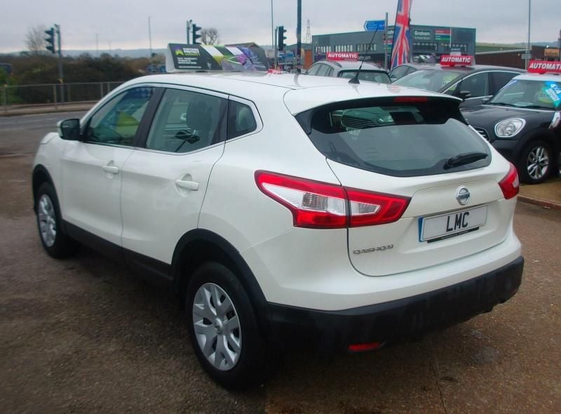 Used Nissan Qashqai Visia 2016 White SUV