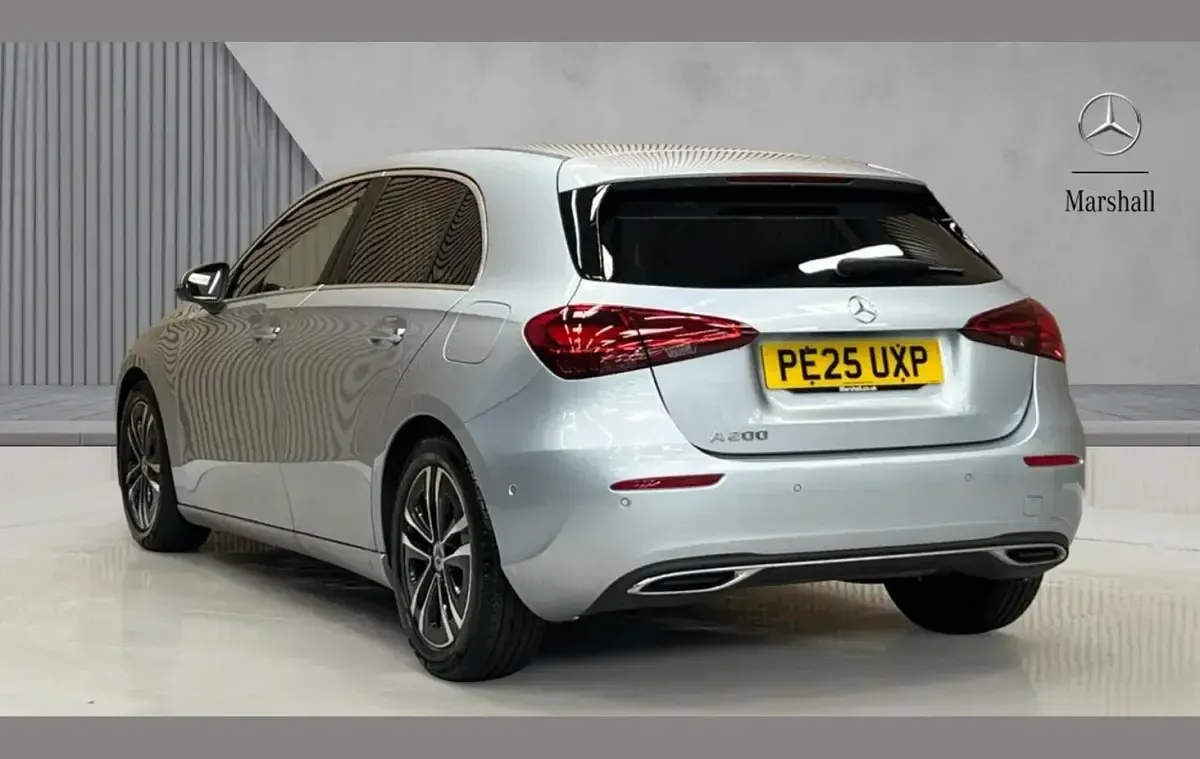 Używany Mercedes A200 Executive 161 KM (118 kW) 2025 Srebrny Hatchback