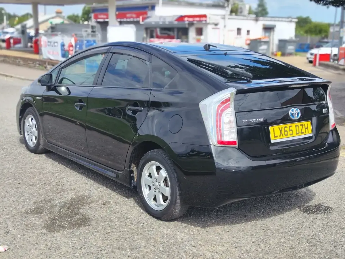 Used Toyota Prius 122 HP (89 kW) 2015 Black Hatchback