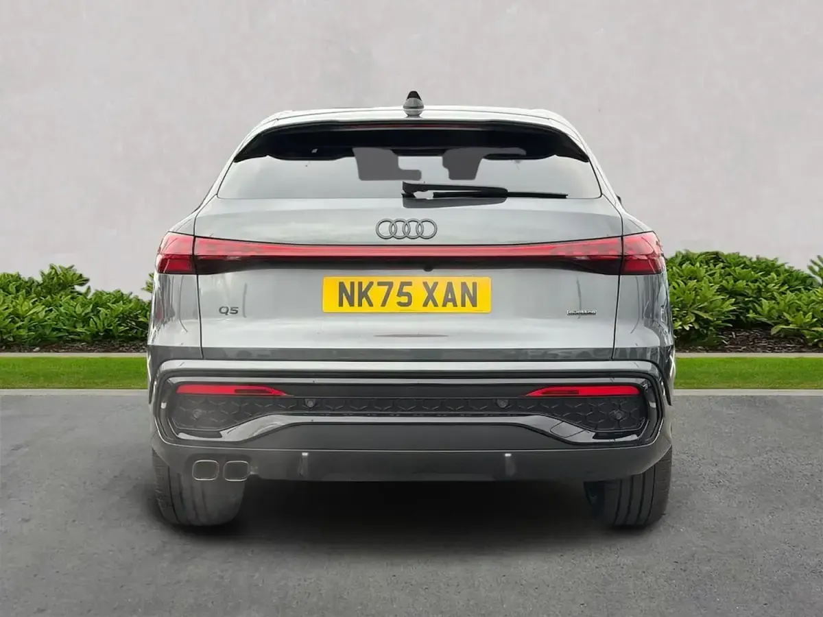 Begagnad Audi Q5 Performance 204 HK (150 kW) 2025 Grå SUV