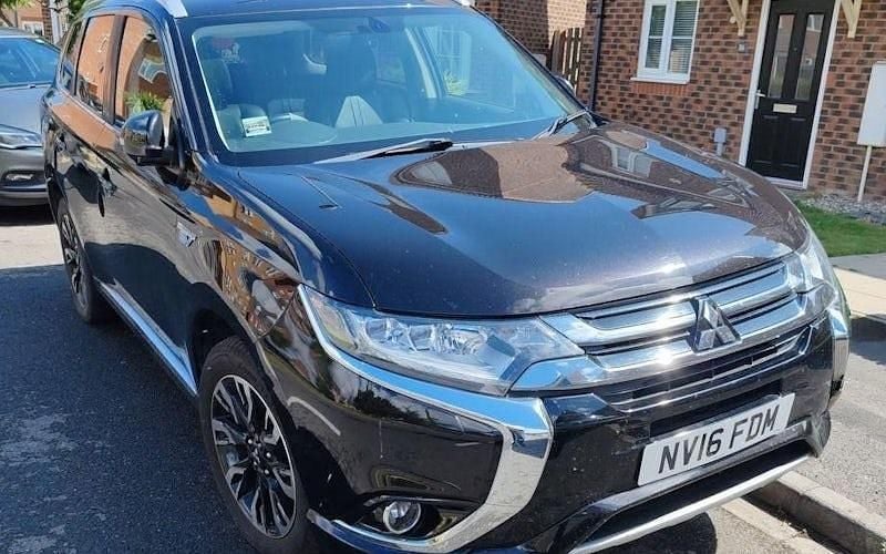 Used 2016 Mitsubishi Outlander P-HEV Estate | £9,380 (Fair price) - Image 1/4