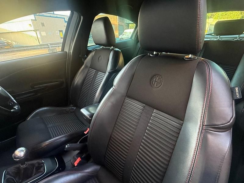 Used Alfa Romeo Giulietta 2012 White Hatchback