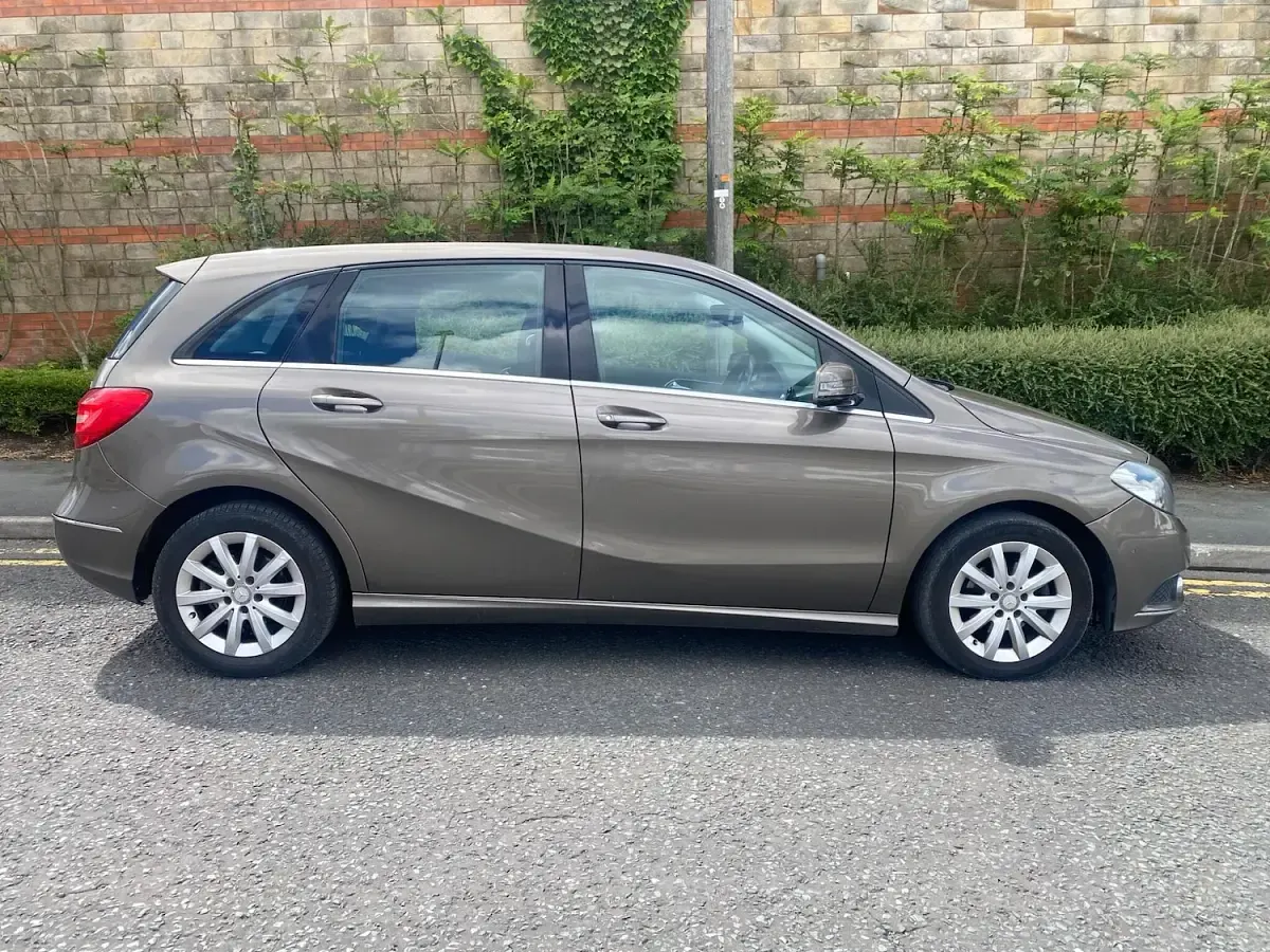 Used Mercedes B180 SE 2013 Brown Hatchback