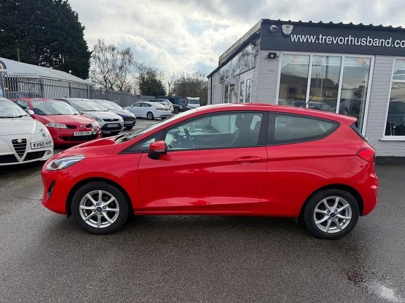 Usado Ford Fiesta Zetec 70 HP (51 kW) 2019 Vermelho Citadino