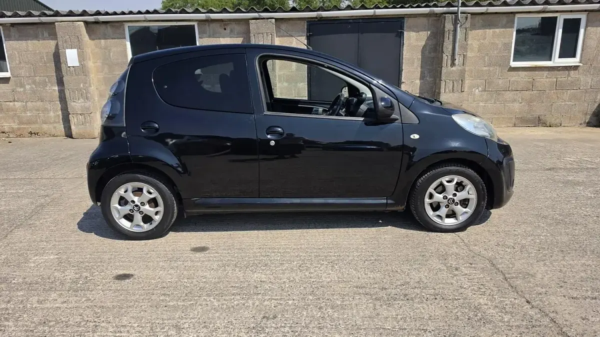 Used Citroën C1 VTR Sport 68 HP (50 kW) 2013 Black Hatchback