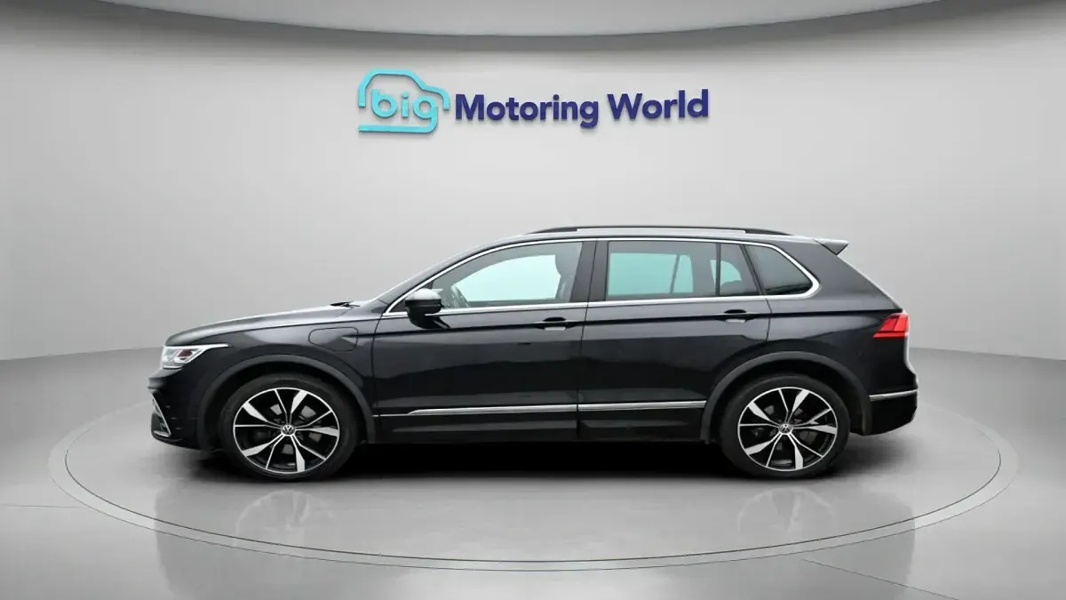 Begagnad VW Tiguan R-line 242 HK (177 kW) 2023 Svart SUV