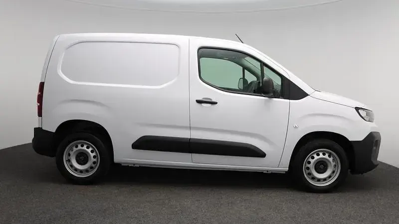 New Citroën Berlingo 101 HP (74 kW) 2026 White MPV