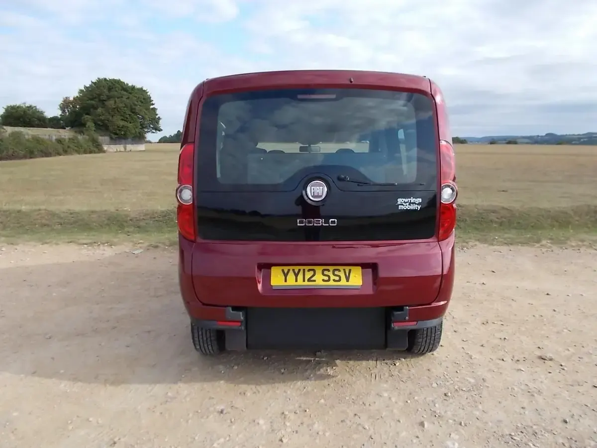 Used Fiat Doblò 95 HP (69 kW) 2012 Red MPV