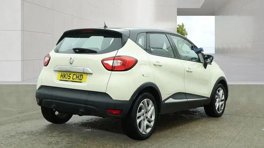 Used Renault Captur Dynamique 90 HP (66 kW) 2015 Cream/black SUV