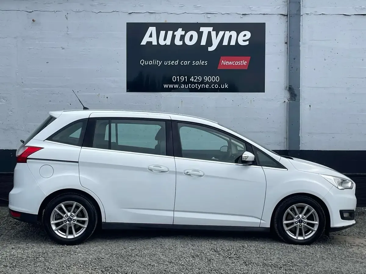 Used Ford Grand C-Max Zetec 120 HP (88 kW) 2015 White MPV
