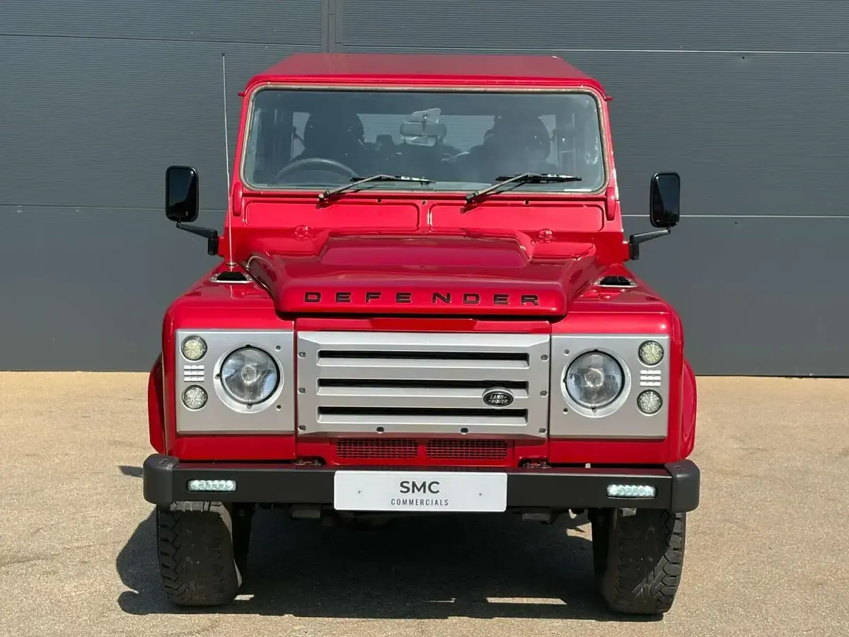 Used Land Rover Defender 122 HP (89 kW) 2013 Red Pickup