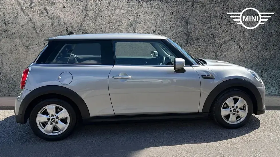 Used Mini Cooper Classic 134 HP (98 kW) 2023 Silver Hatchback
