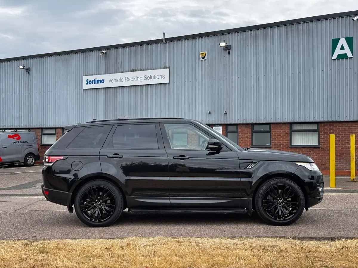 Used Land Rover Range Rover HSE Dynamic 306 HP (225 kW) 2016 Black SUV