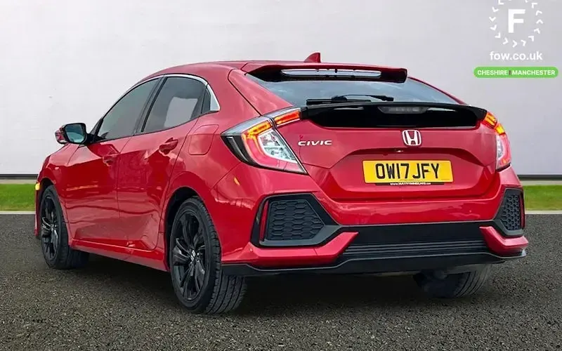 Begagnad Honda Civic SR 129 HK (94 kW) 2017 Röd Halvkombi