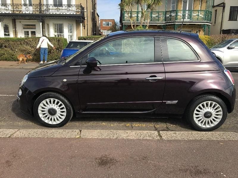 Usado Fiat 500 Lounge 85 HP (62 kW) 2014 Roxo Citadino