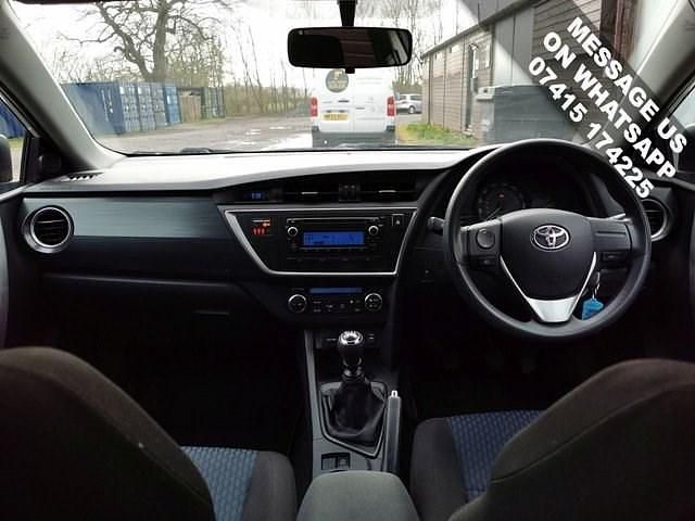 Used Toyota Auris Active 101 HP (74 kW) 2013 Hatchback