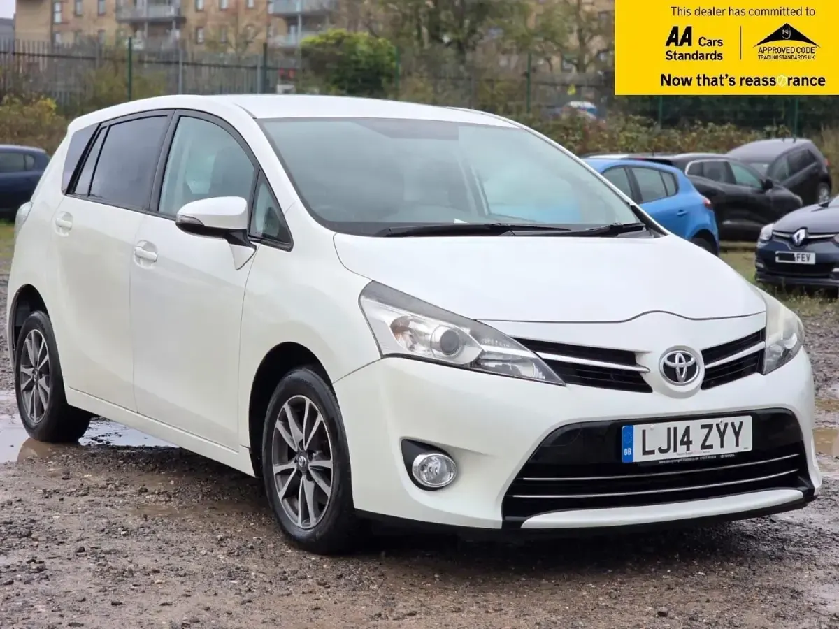 Usado Toyota Verso Multidrive S 147 HP (108 kW) 2014 Branco Monovolume