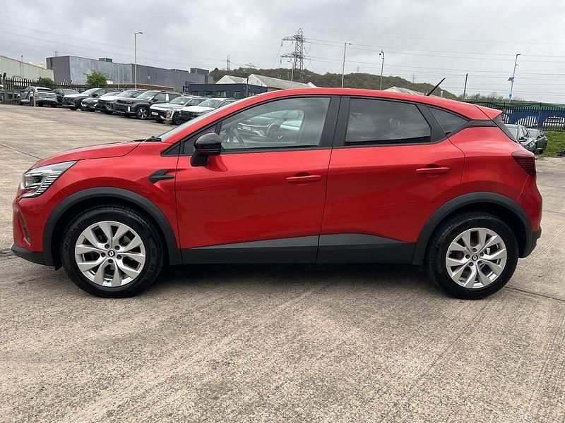 Second-hand Renault Captur Iconic 90 CP (66 kW) 2022 Roșu SUV