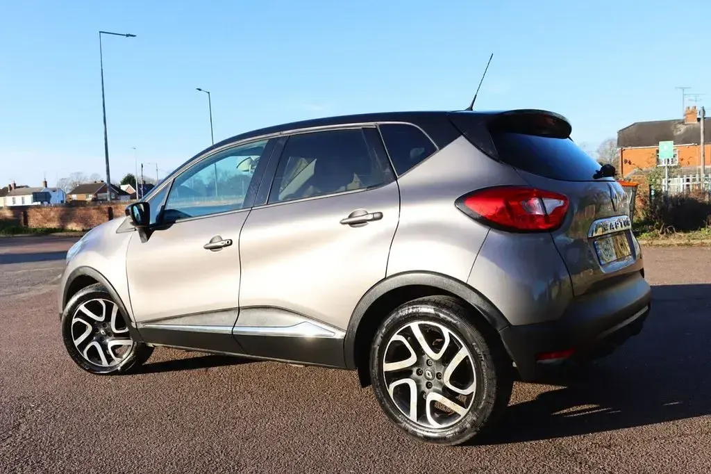 Used Renault Captur Dynamique 90 HP (66 kW) 2015 Grey/black SUV