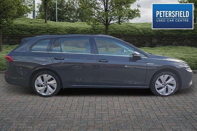 Second-hand VW Golf VIII Style 148 CP (108 kW) 2022 Gri Break