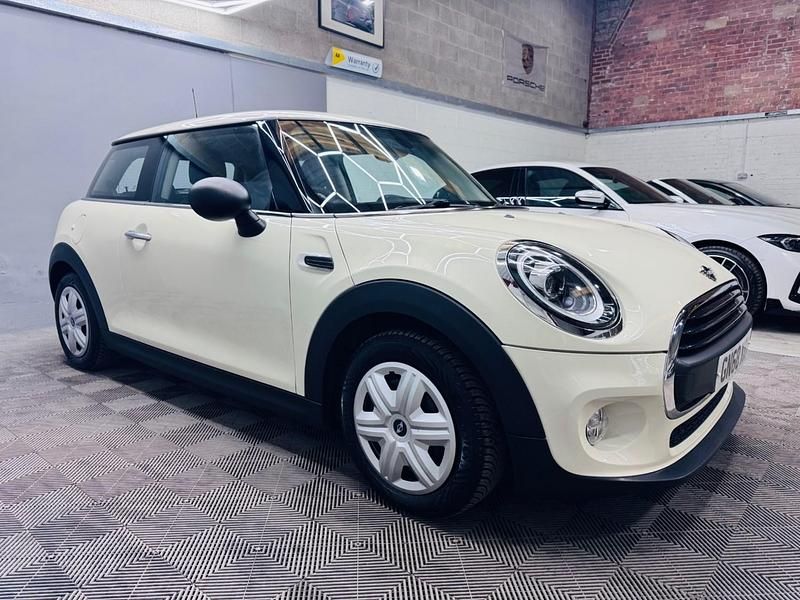 Usado Mini ONE Hatch 102 CV (75 kW) 2018 Blanco Utilitario
