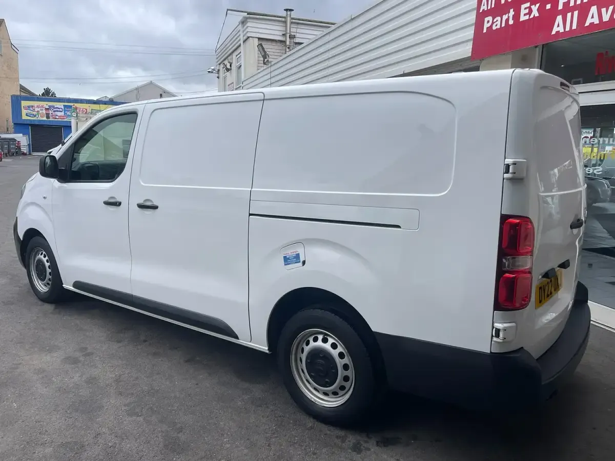 Used Vauxhall Vivaro 100 HP (73 kW) 2022 White MPV
