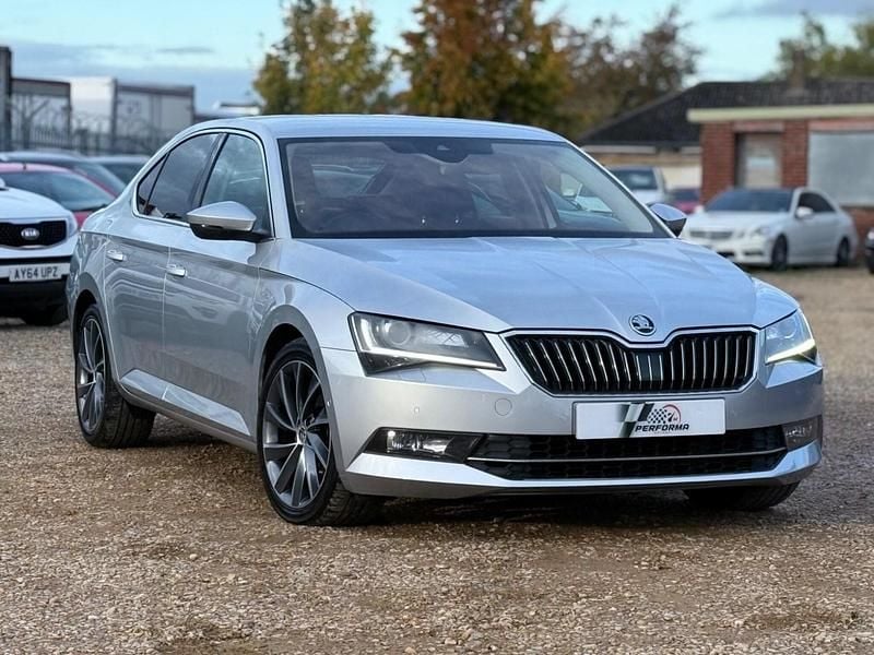 Silver Used 2016 Skoda Superb Hatchback | £10,990 (Expensive) - Image 1/4