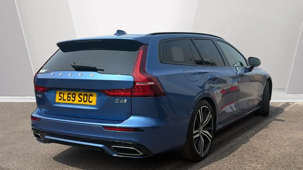 Used Volvo V60 R-Design Pro 190 HP (139 kW) 2019 Blue Estate