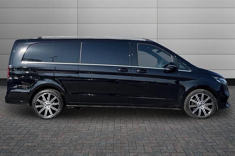 Used Mercedes V300 Premium 237 HP (174 kW) 2025 Obsidian black MPV