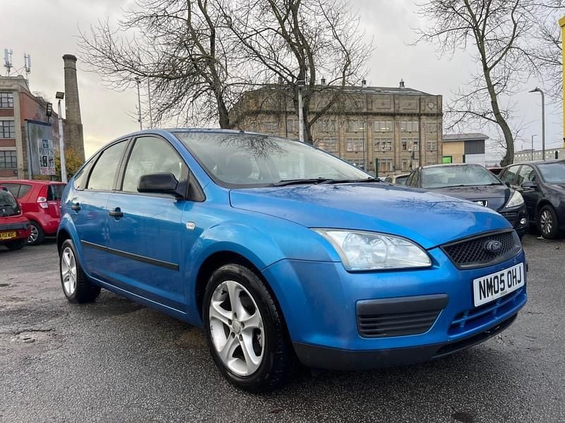 Blue Used 2005 Ford Focus Hatchback | £1,495 (Good price) - Image 1/4