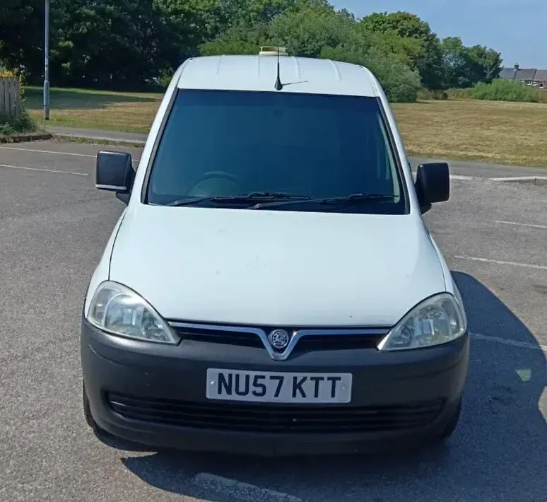 Used Vauxhall Combo 75 HP (55 kW) 2007 White MPV
