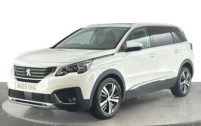 Usado Peugeot 5008 Allure 131 HP (96 kW) 2020 SUV